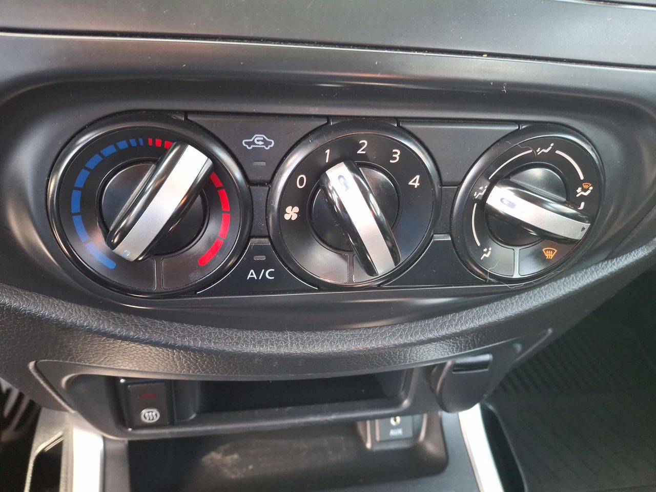 NISSAN - 26