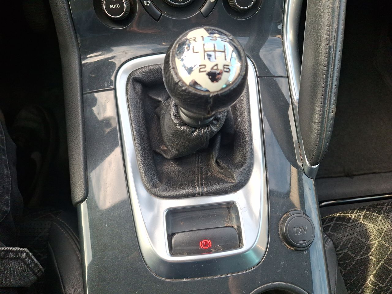 Peugeot 3008 — foto 28 de 29