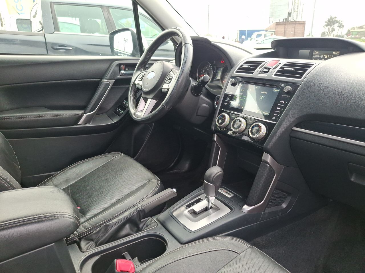 Subaru Forester — foto 17 de 36