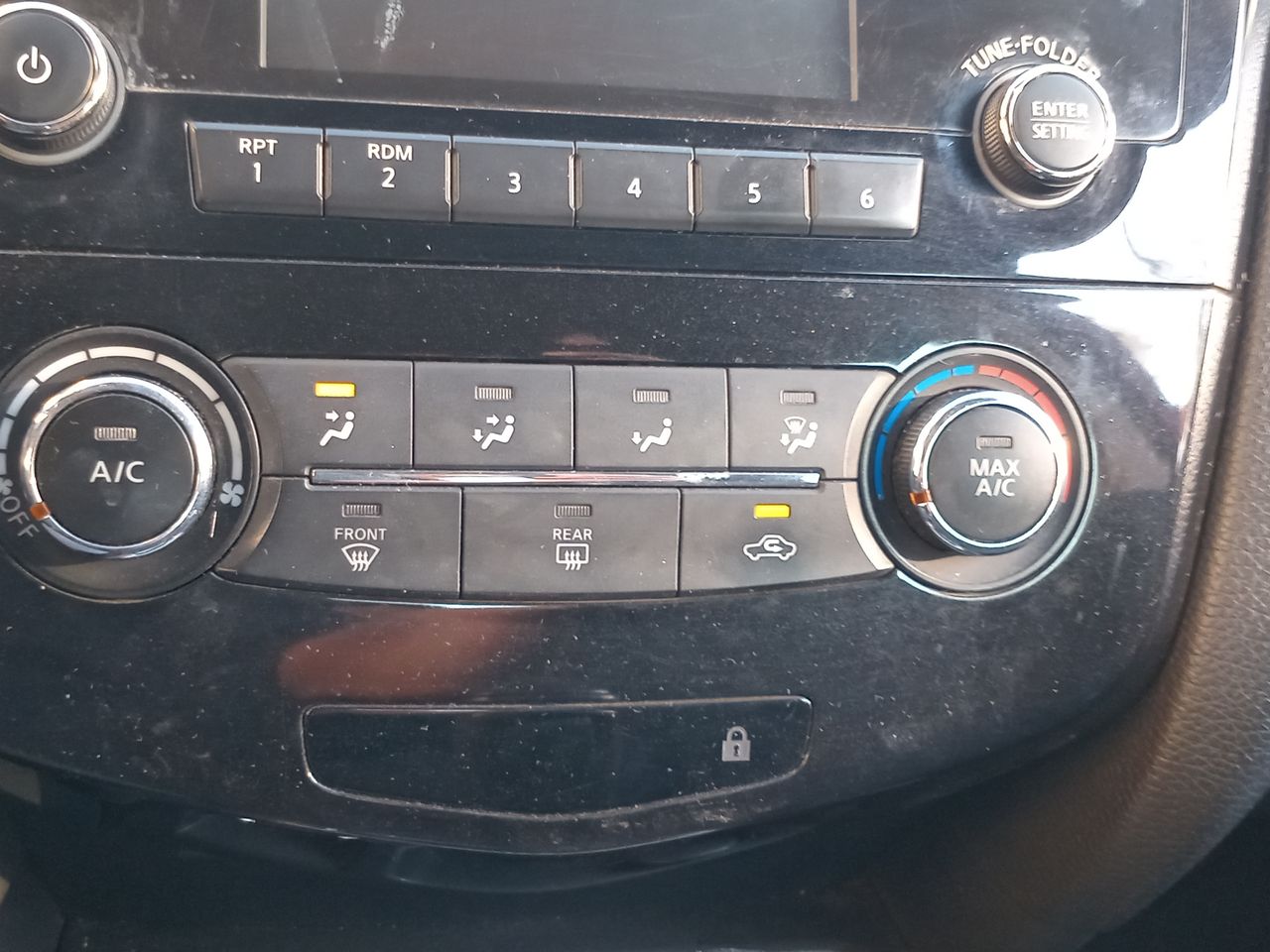NISSAN - 26