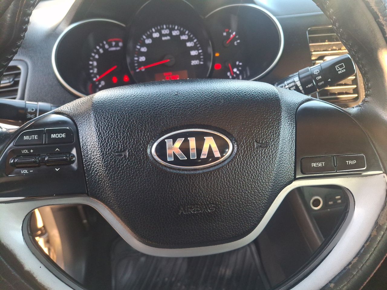 KIA Morning — foto 17 de 23