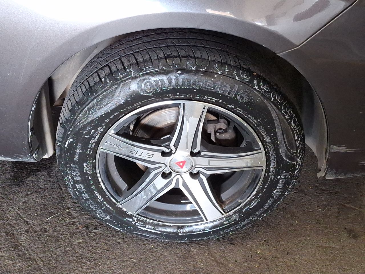 Nissan Versa — foto 10 de 25