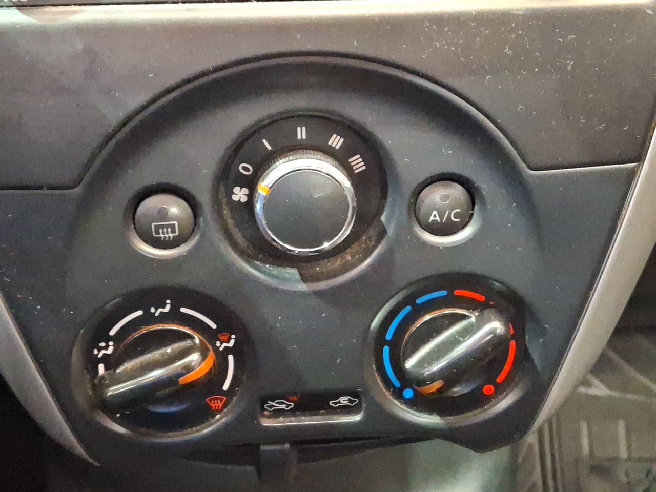 Nissan Versa — foto 20 de 25