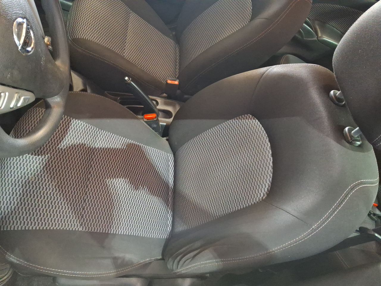 Nissan Versa — foto 15 de 25