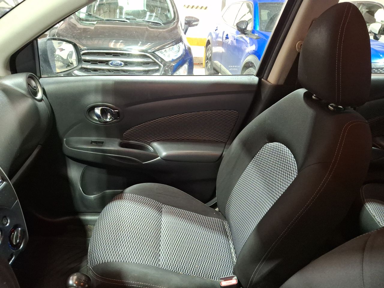 Nissan Versa — foto 3 de 25