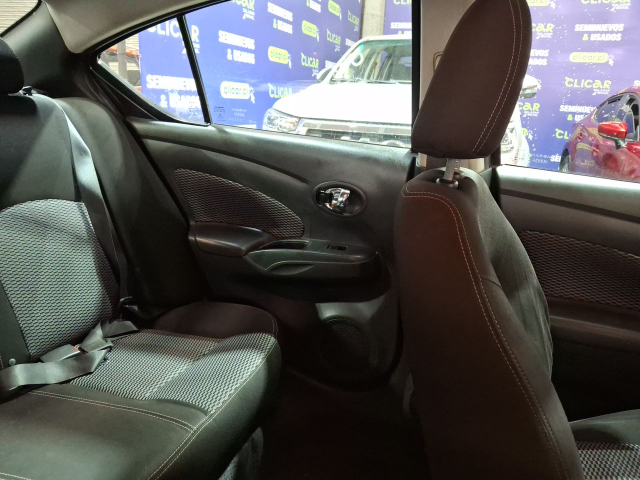 Nissan Versa — foto 7 de 25