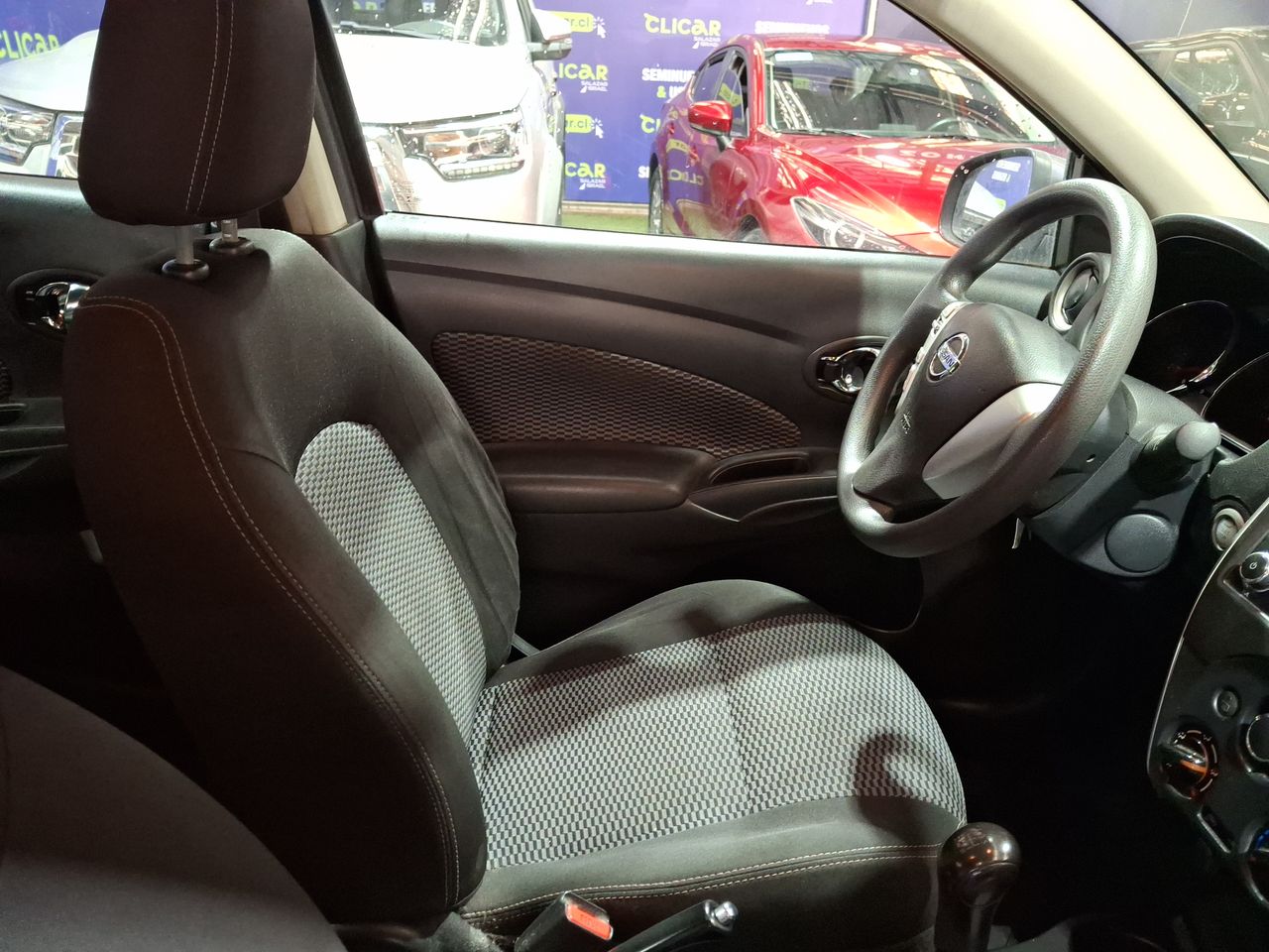 Nissan Versa — foto 9 de 25