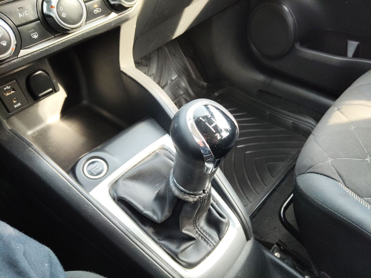 NISSAN - 32