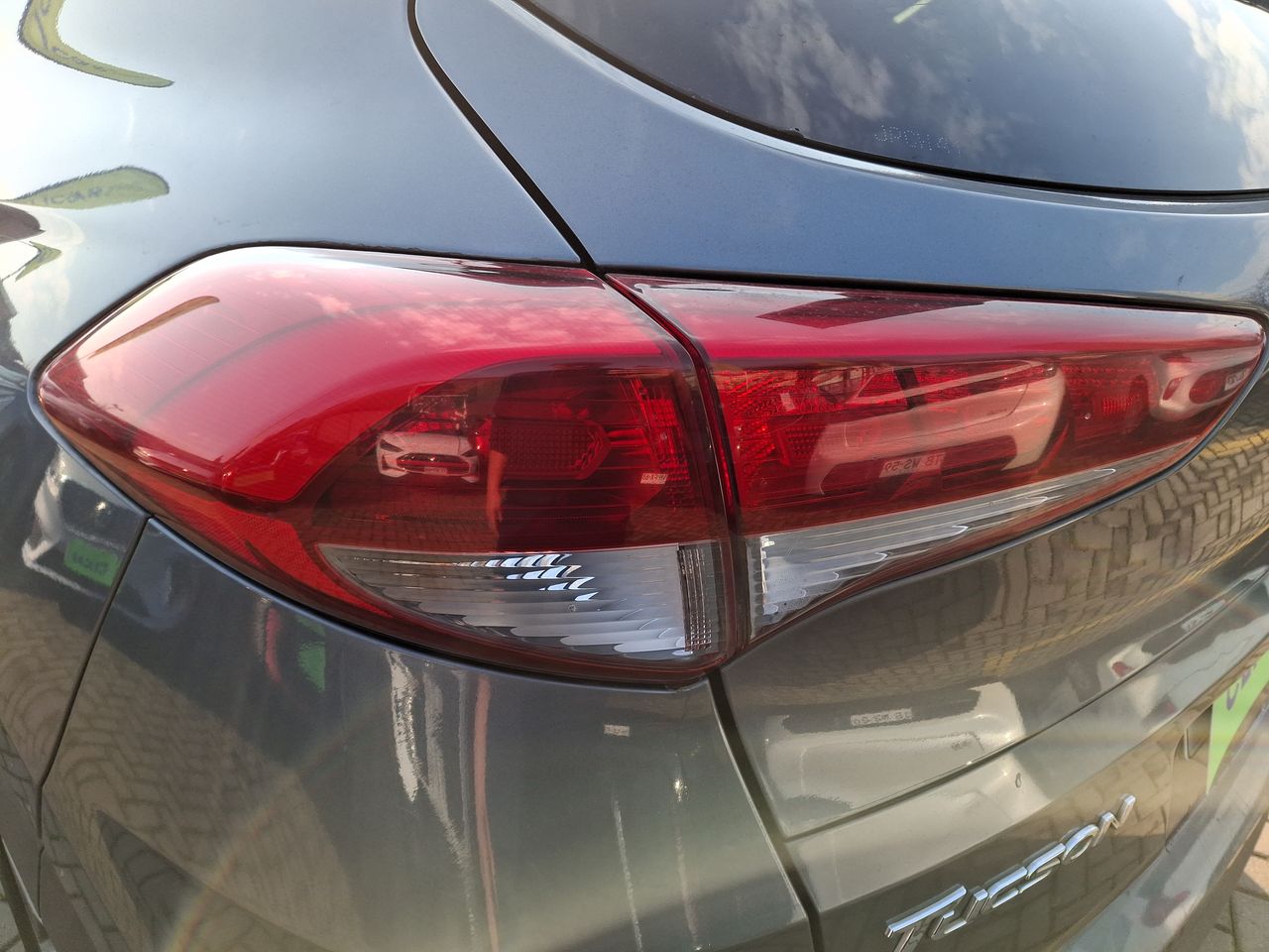 HYUNDAI - 12