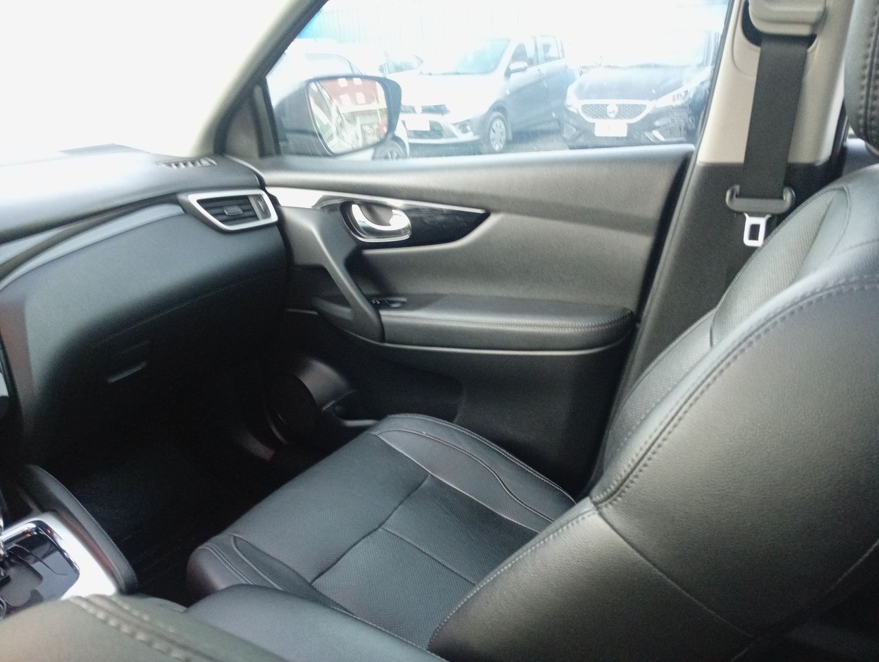 NISSAN - 16