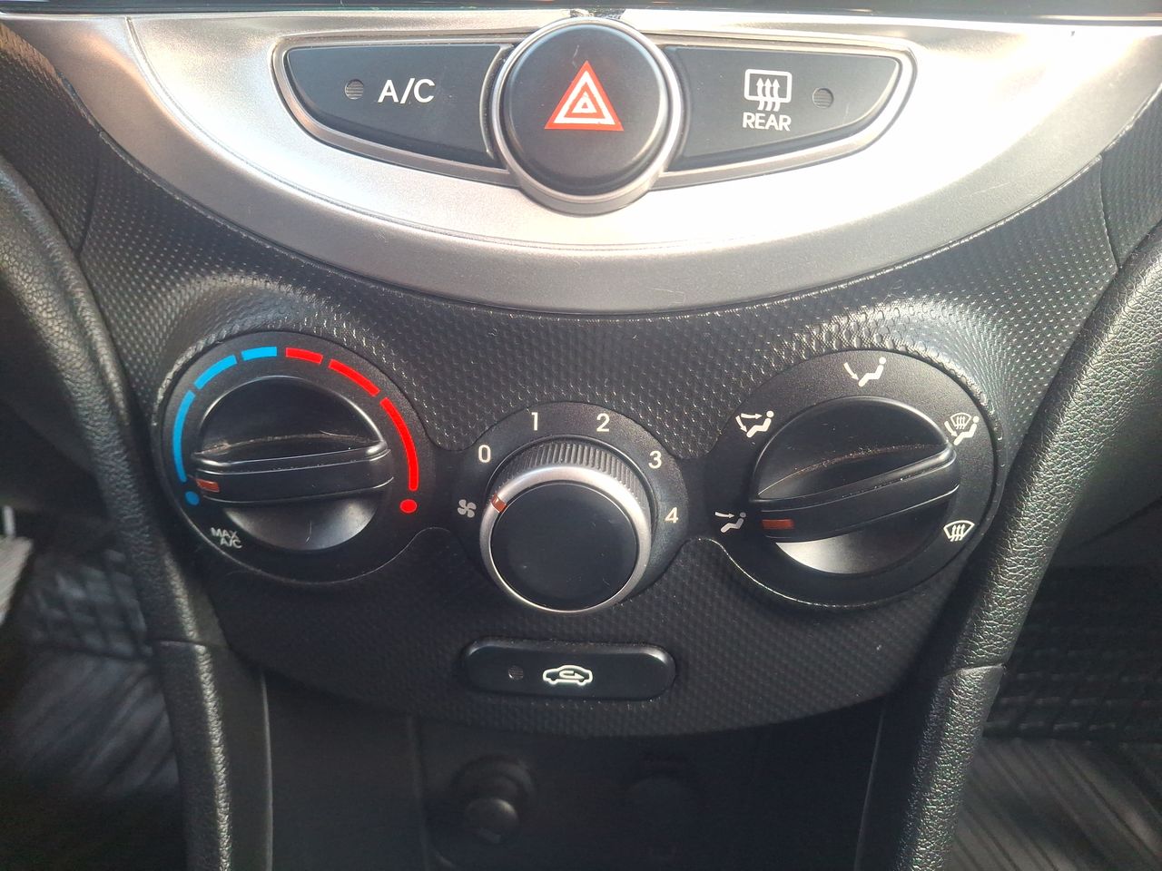 HYUNDAI - 20