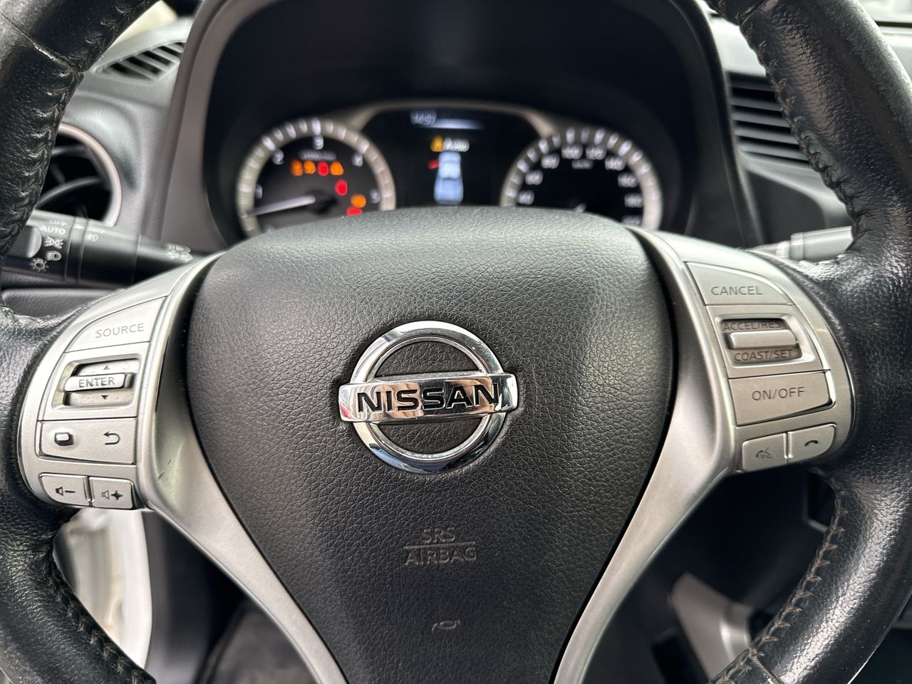 Nissan Np300 — foto 19 de 27