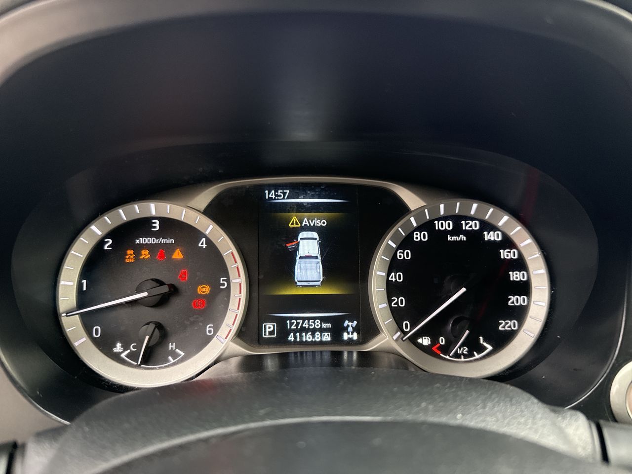 Nissan Np300 — foto 20 de 27