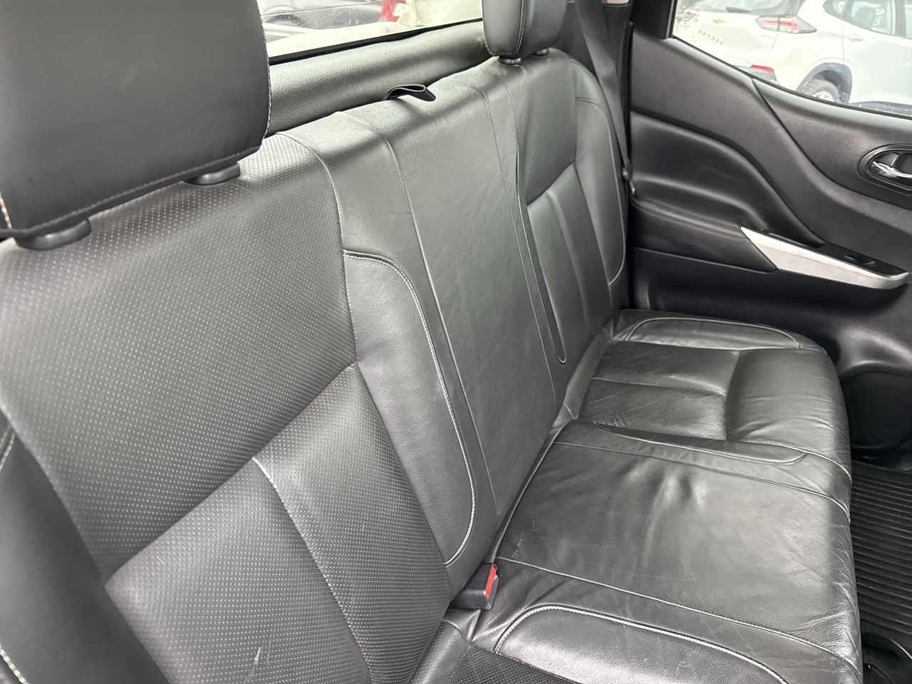 Nissan Np300 — foto 27 de 27
