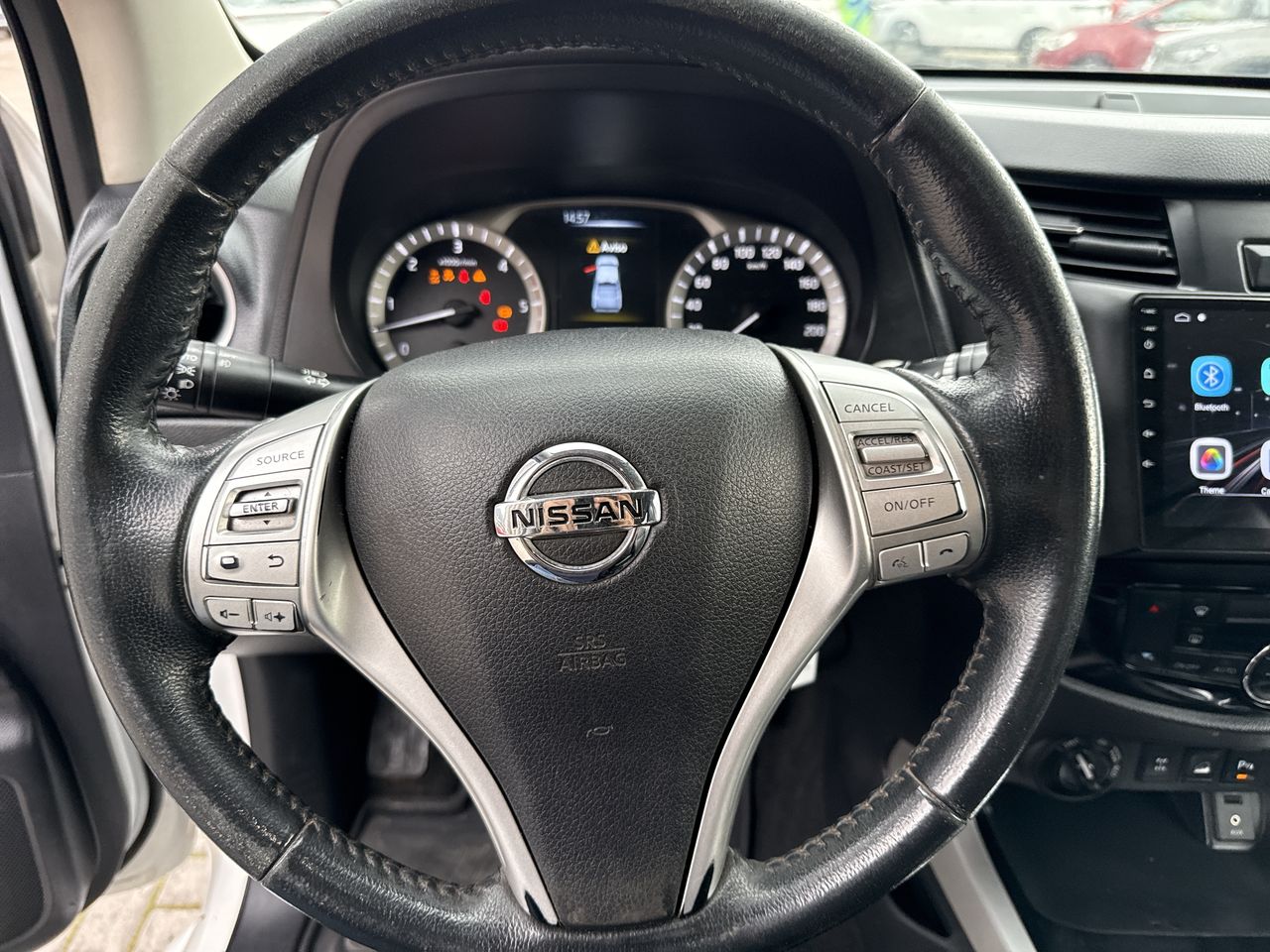 Nissan Np300 — foto 18 de 27