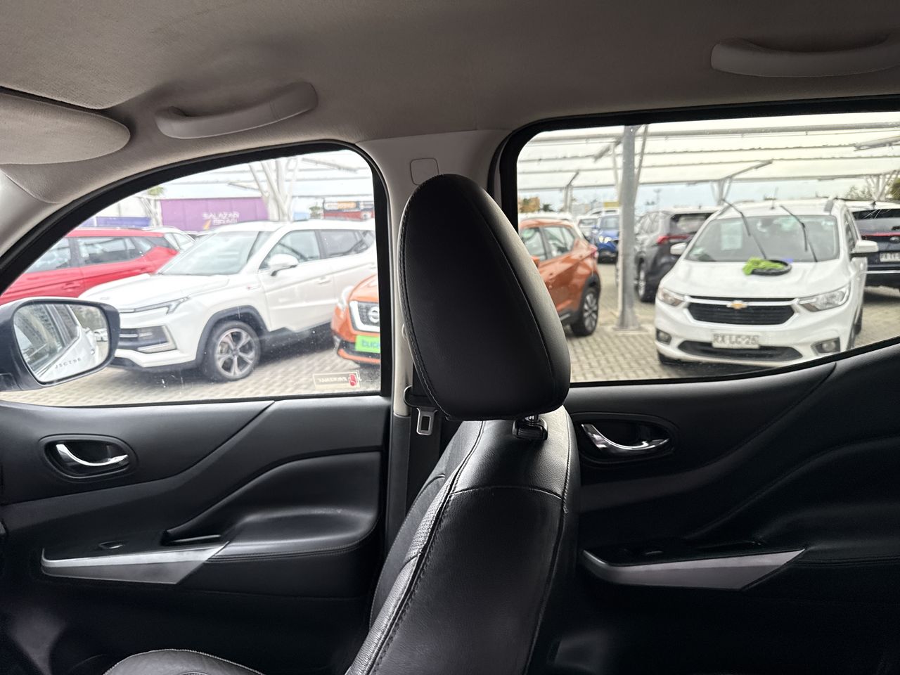 Nissan Np300 — foto 4 de 27