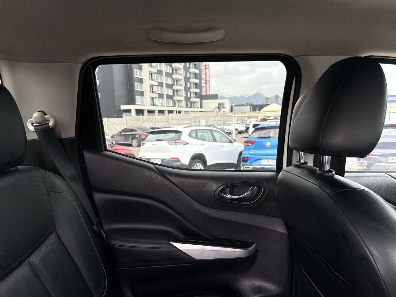 Nissan Np300 — foto 7 de 27