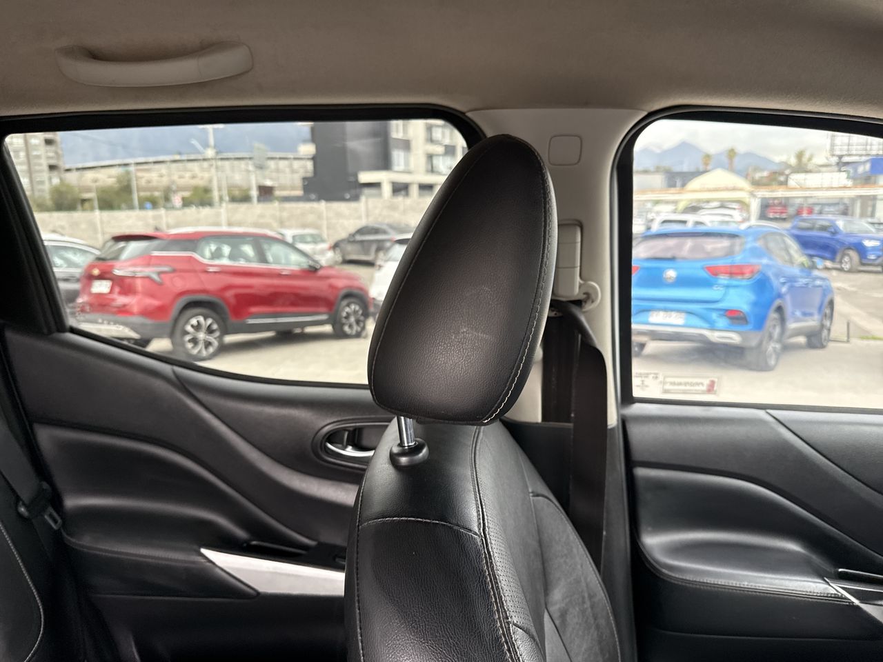Nissan Np300 — foto 8 de 27