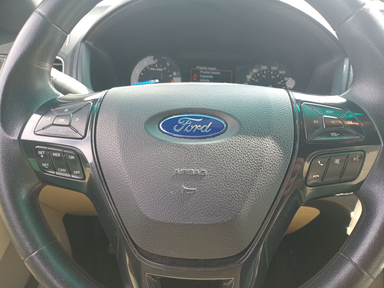 Ford Explorer — foto 25 de 35
