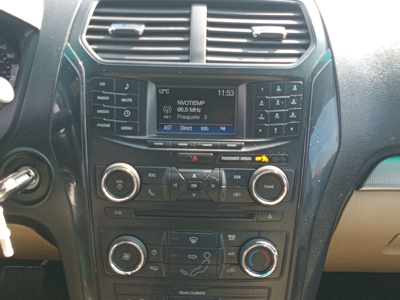 Ford Explorer — foto 27 de 35