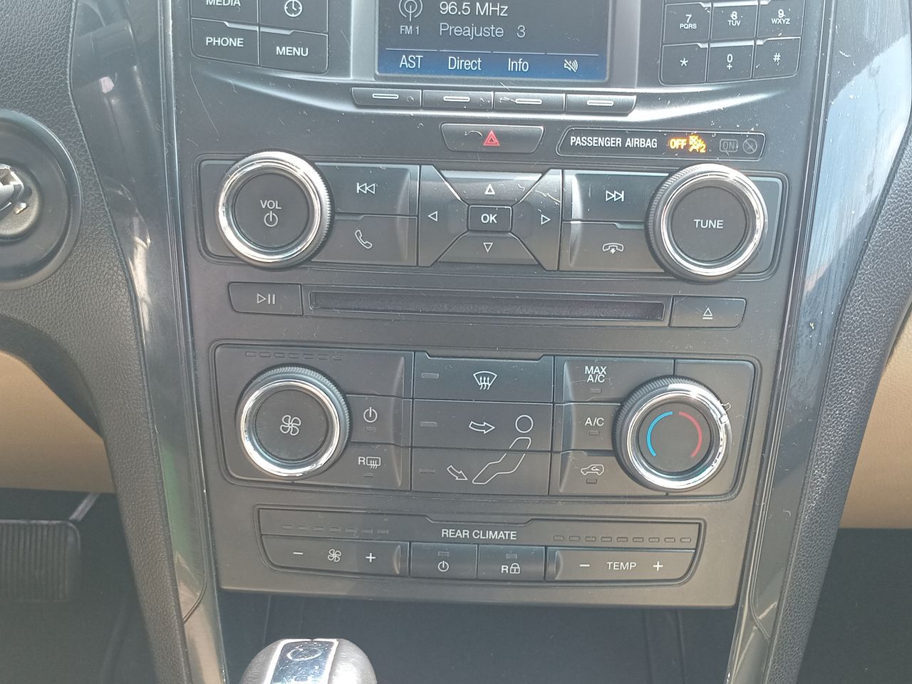 Ford Explorer — foto 29 de 35