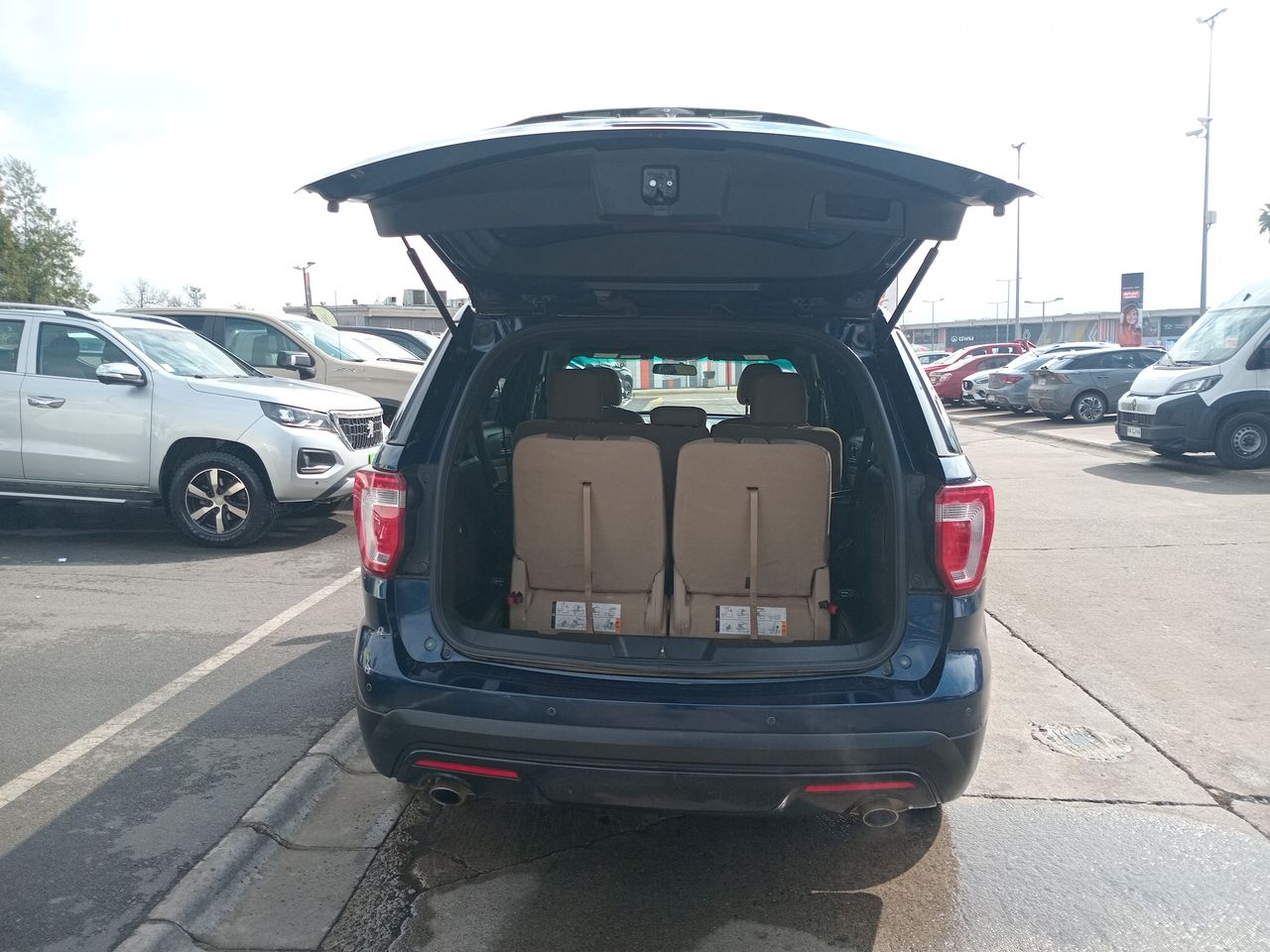 Ford Explorer — foto 20 de 35