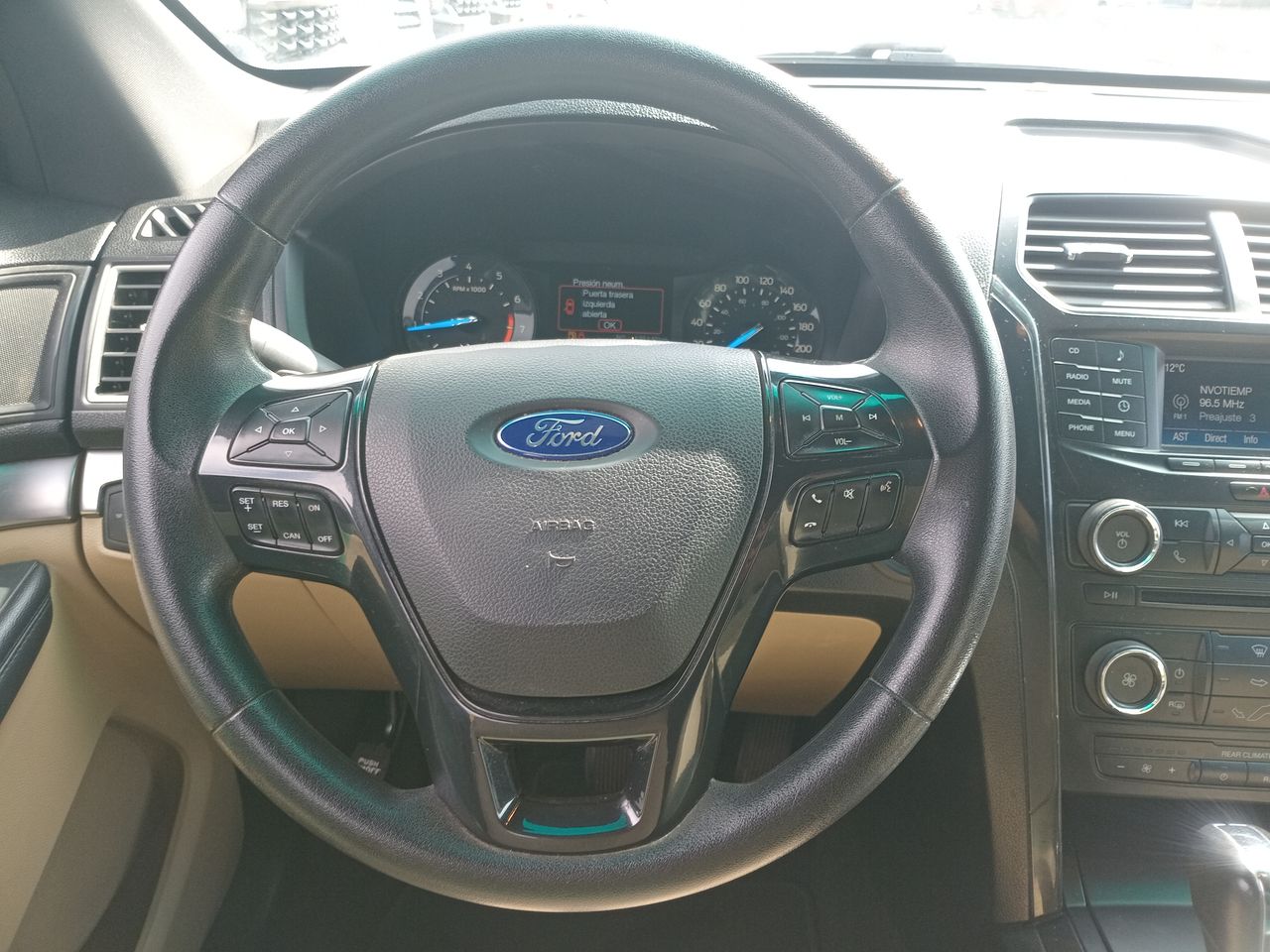 Ford Explorer — foto 24 de 35