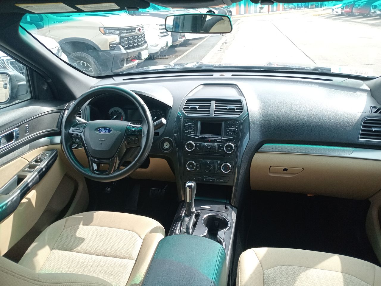 Ford Explorer — foto 10 de 35