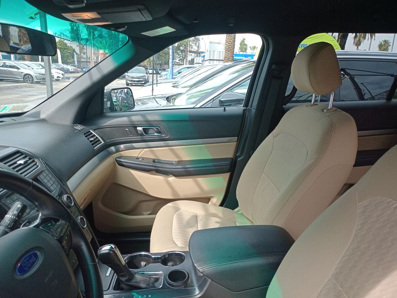 Ford Explorer — foto 11 de 35