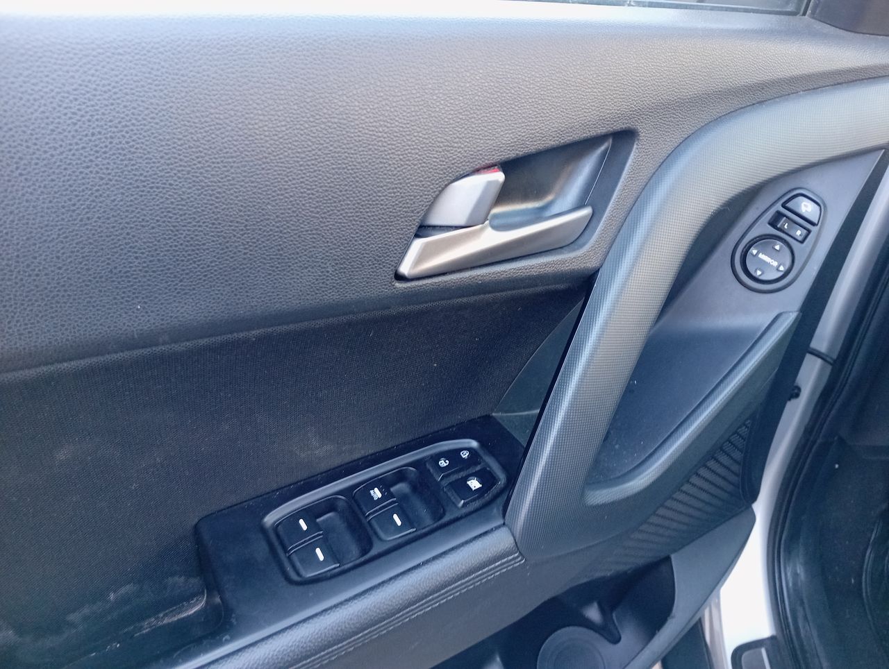 HYUNDAI - 12