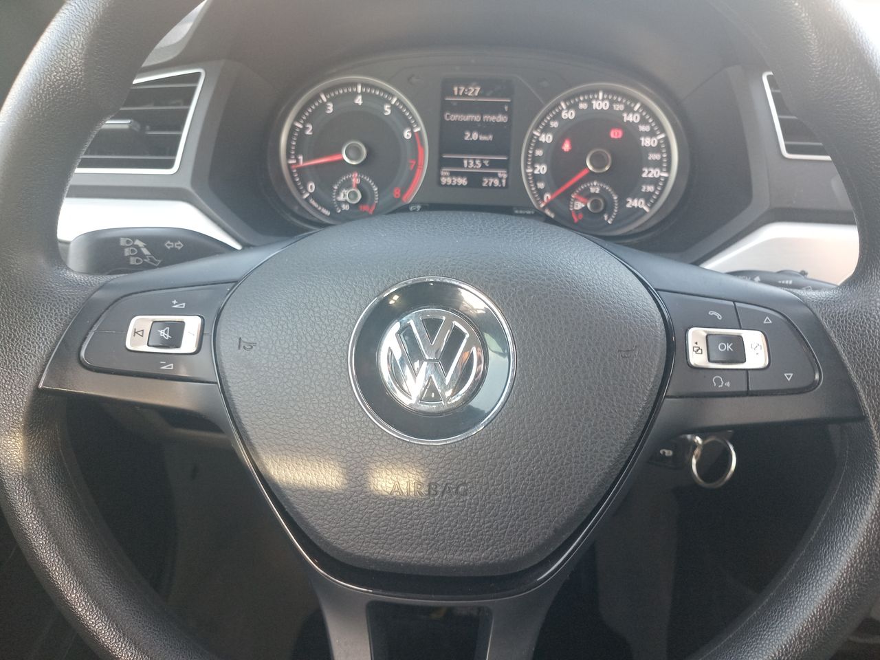 VOLKSWAGEN - 17
