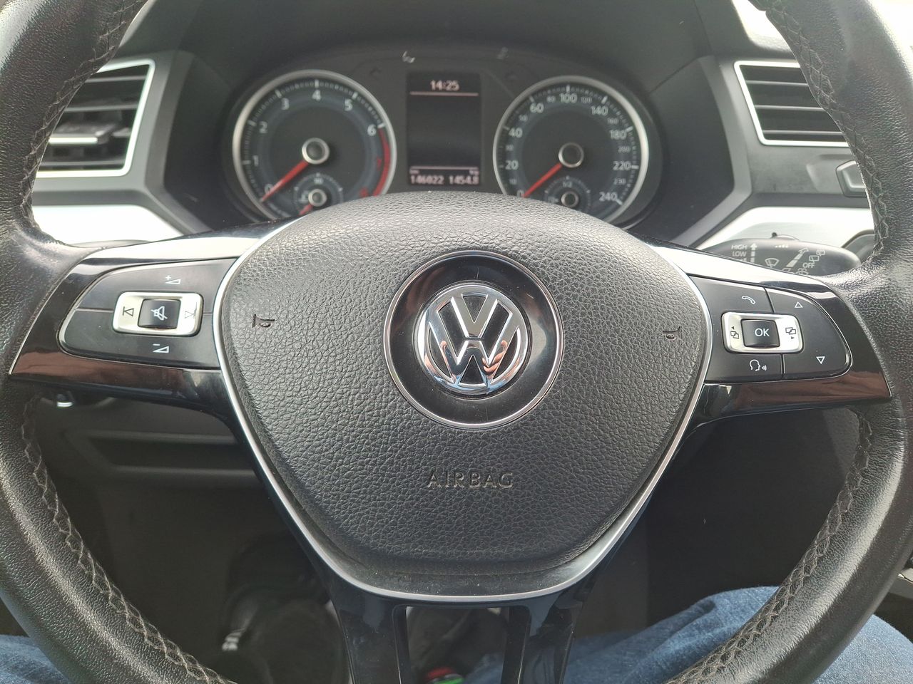 VOLKSWAGEN - 24