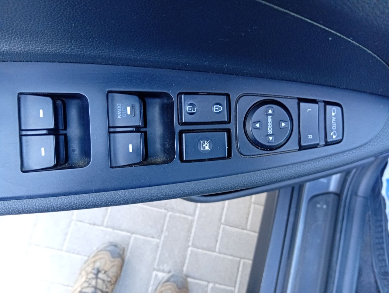 HYUNDAI - 20