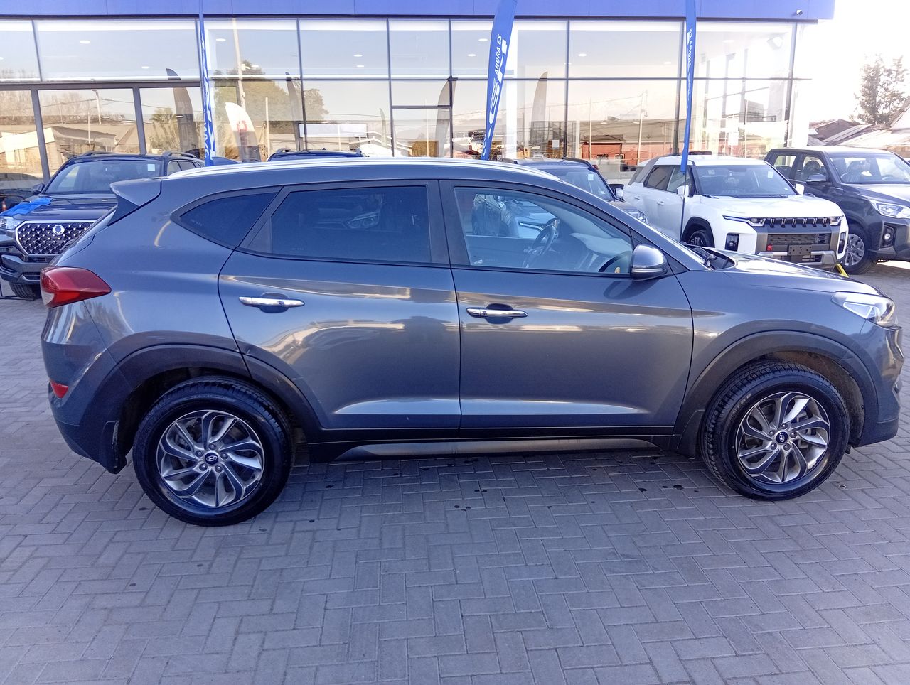 HYUNDAI - 8