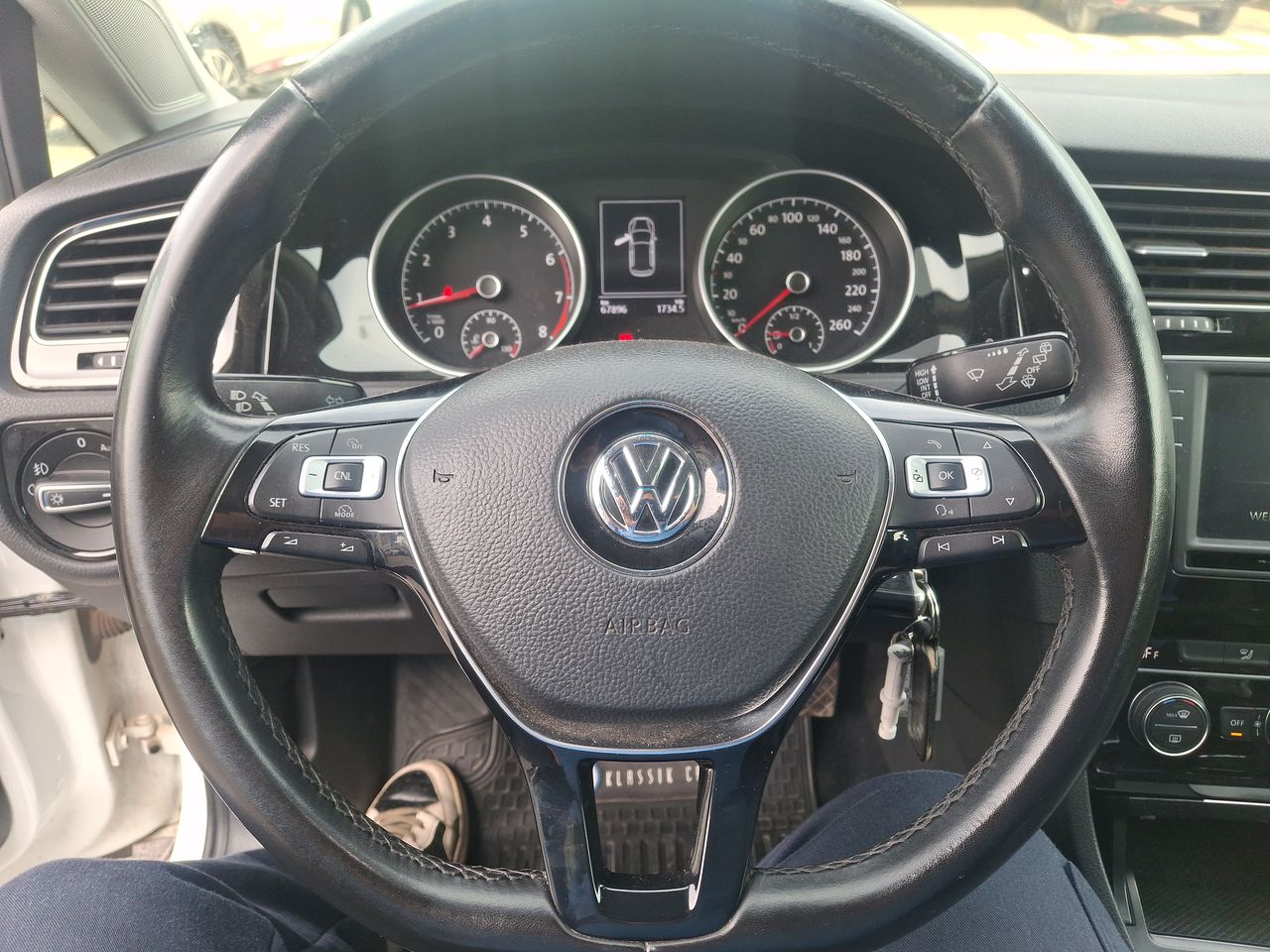 VOLKSWAGEN - 17