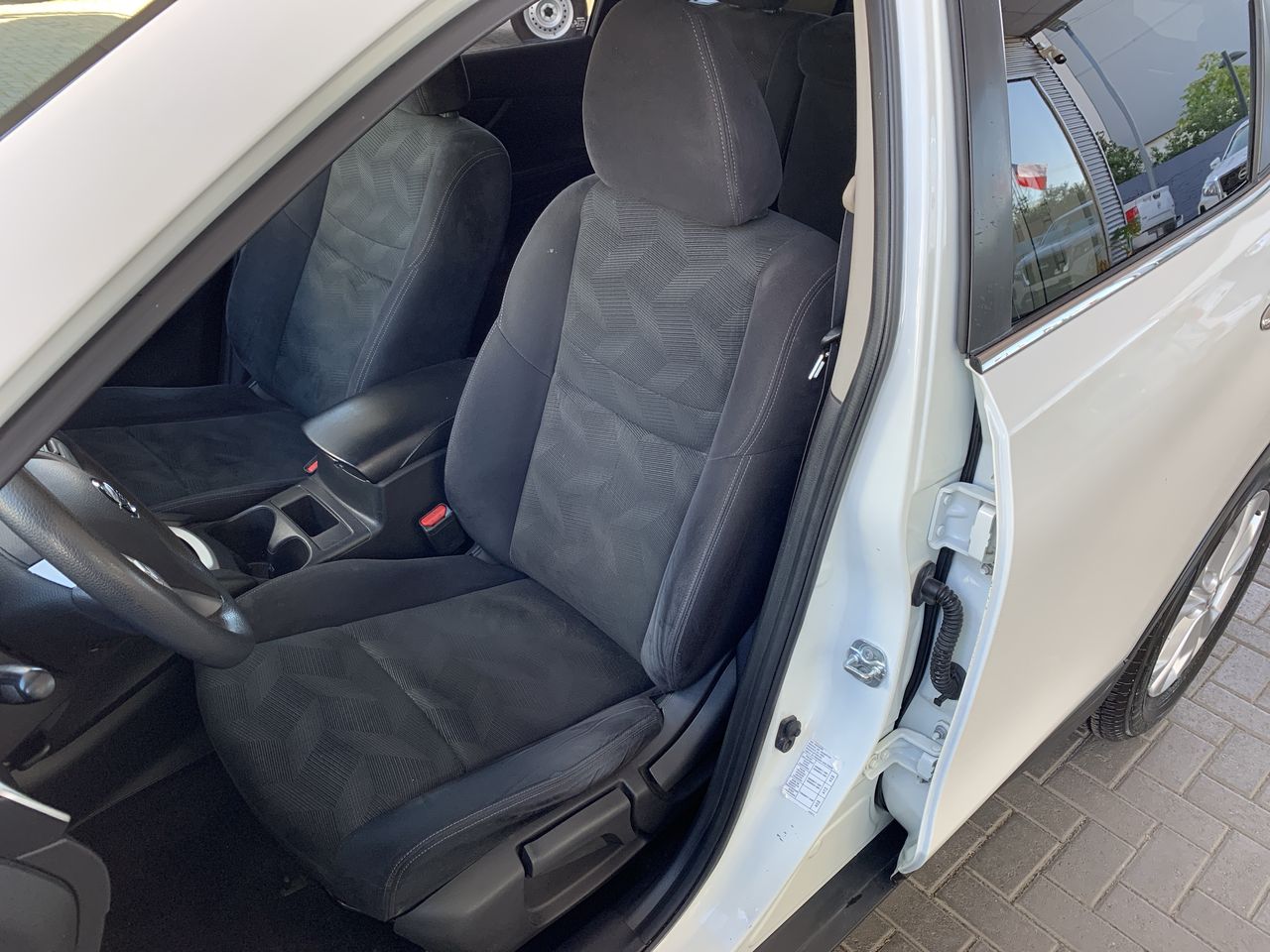 NISSAN - 23