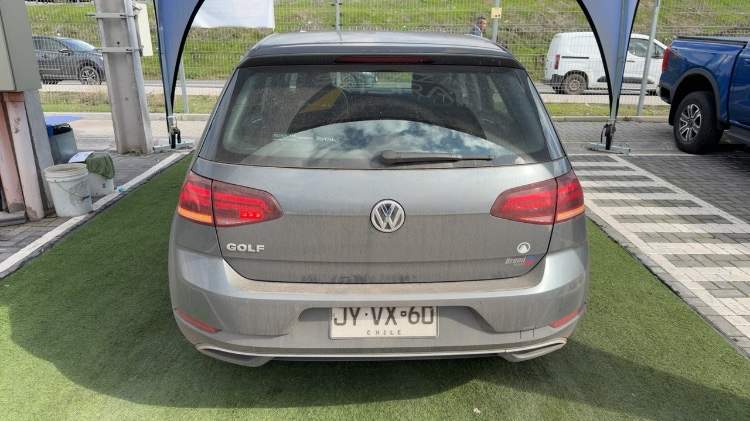VOLKSWAGEN - 4