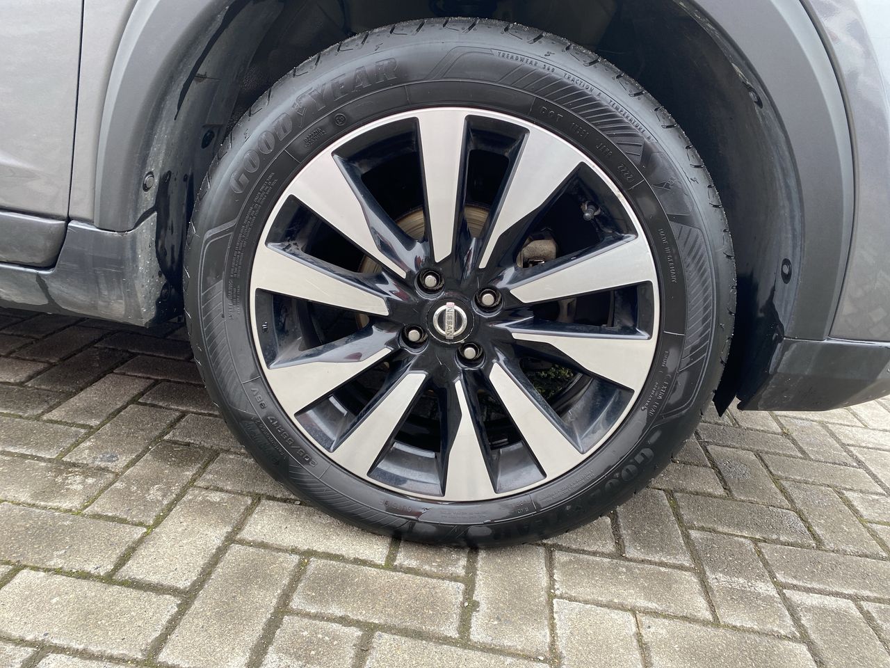 NISSAN - 17