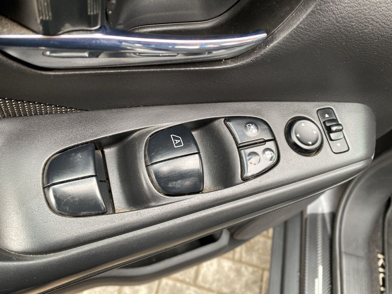 NISSAN - 22