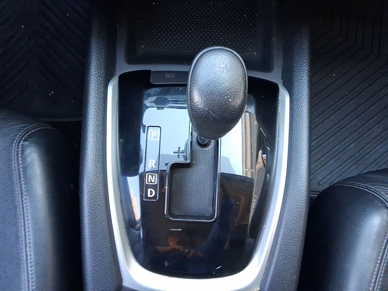 NISSAN - 27