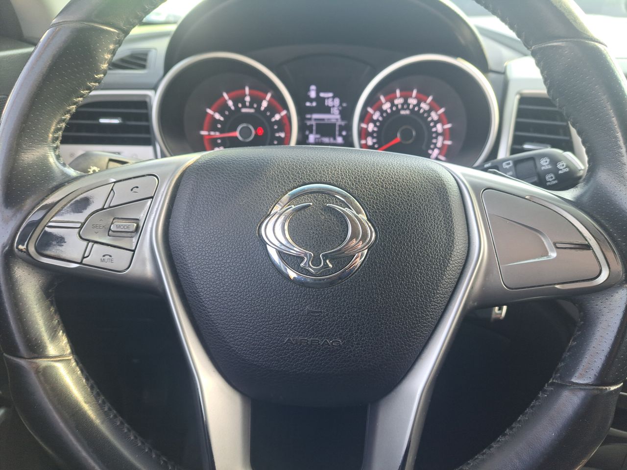 SSANGYONG - 26