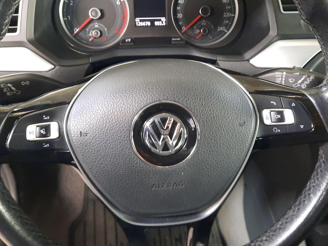 VOLKSWAGEN - 27