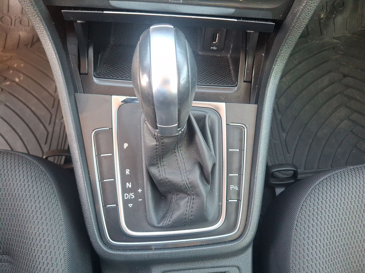 Volkswagen Golf — foto 22 de 23