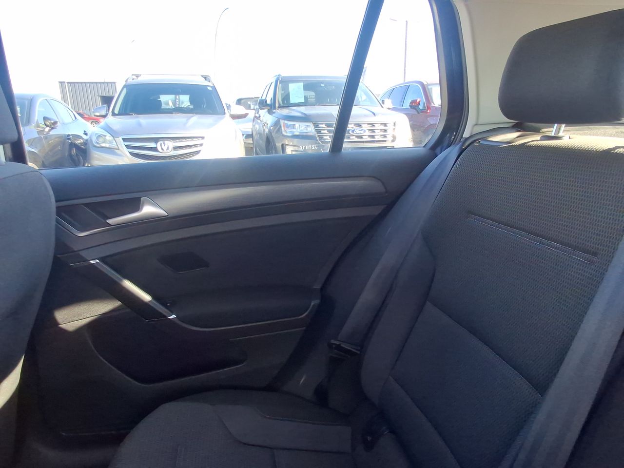Volkswagen Golf — foto 5 de 23