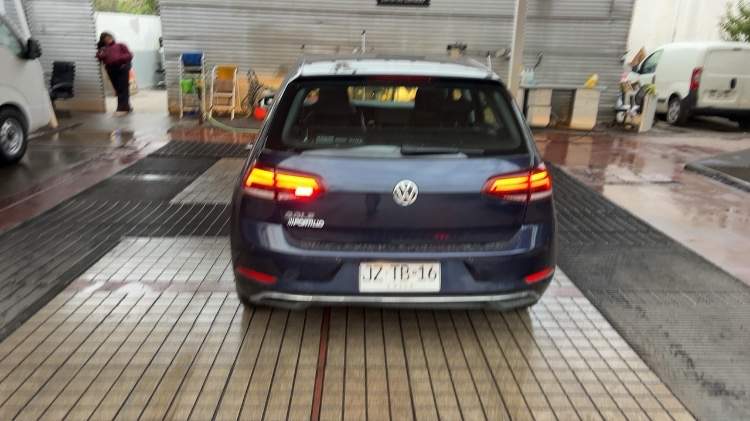 VOLKSWAGEN - 4