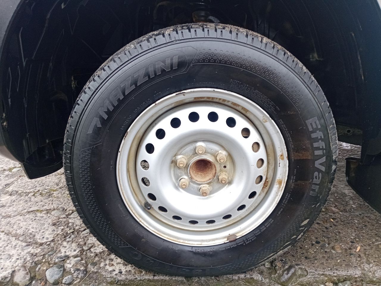 Nissan Np300 — foto 16 de 33
