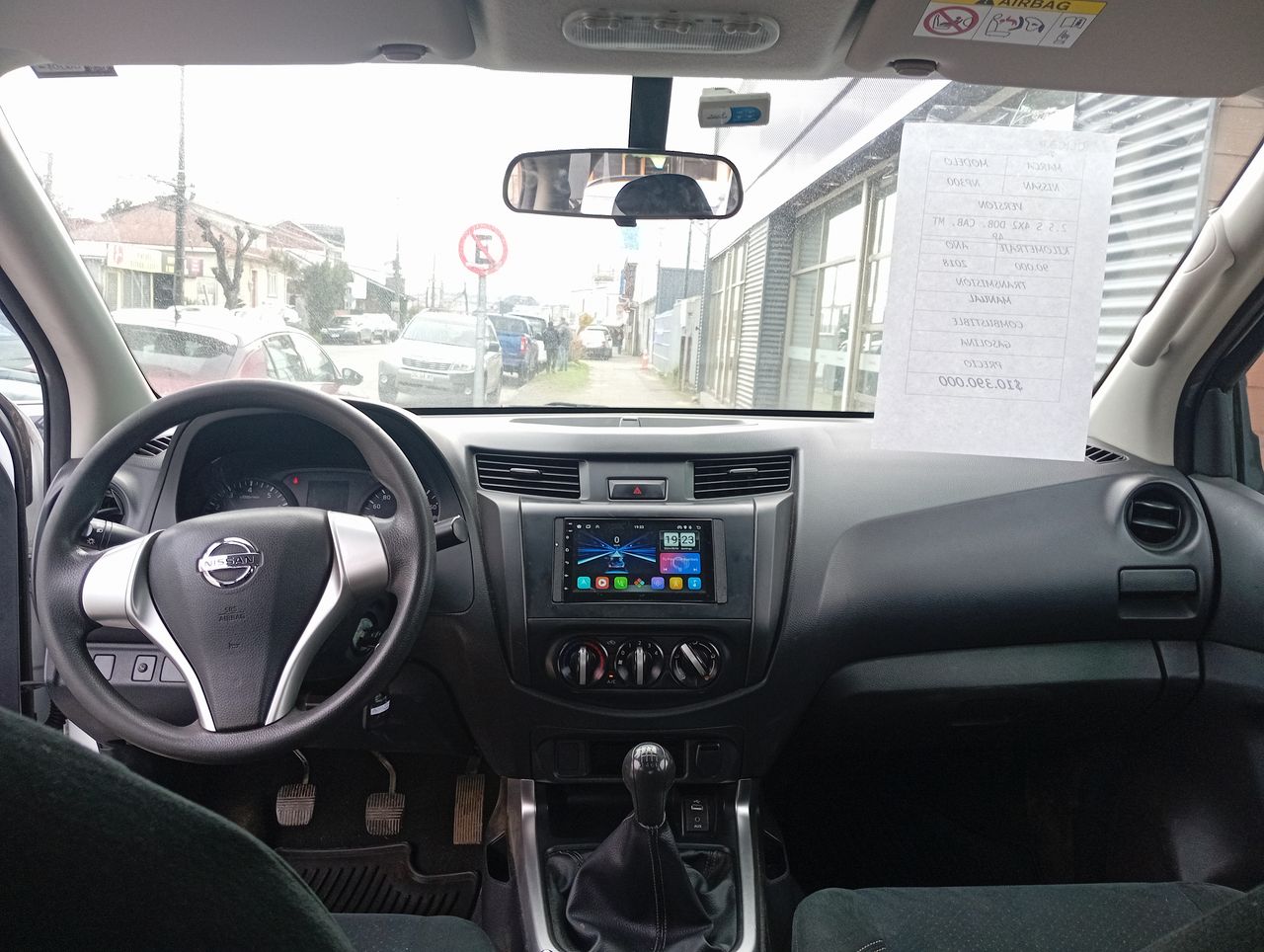 Nissan Np300 — foto 30 de 33