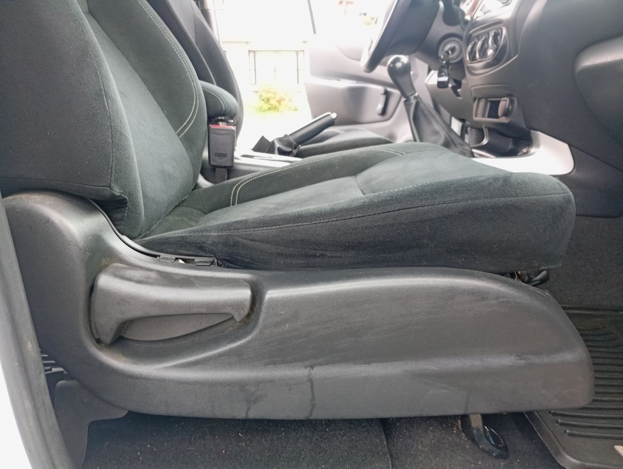 Nissan Np300 — foto 22 de 33