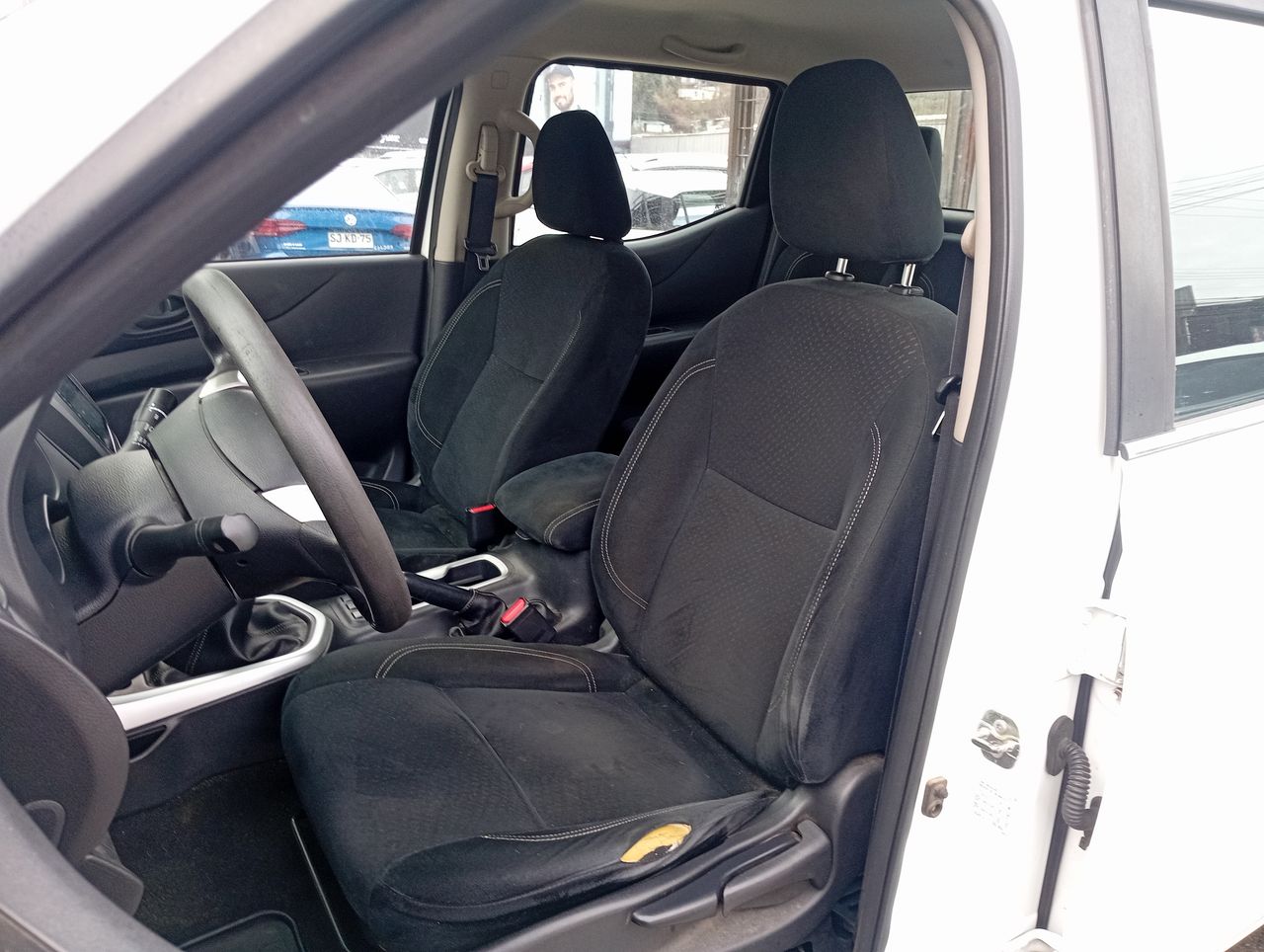 Nissan Np300 — foto 23 de 33
