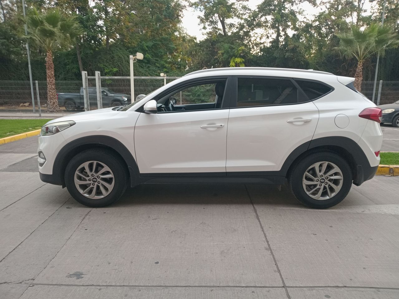 HYUNDAI - 4
